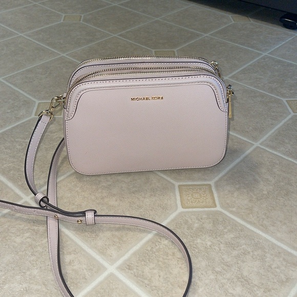 Michael Kors Blush Pink Crossbody purse, like new! - Picture 1 of 10